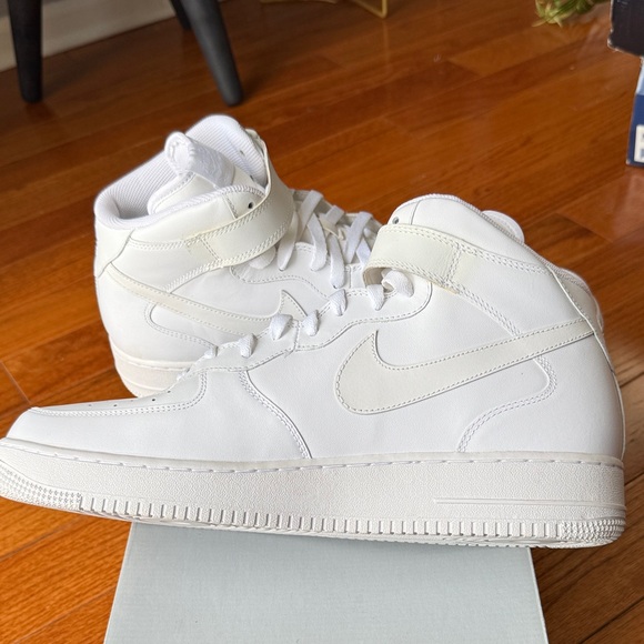 Nike Classic Air Force 1 Mid Top White High-Tops 2007 - Picture 9 of 13